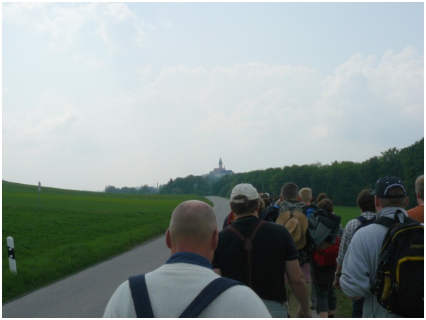 584x433 pixels (59K)